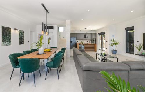 Pet Friendly Home In Novalja