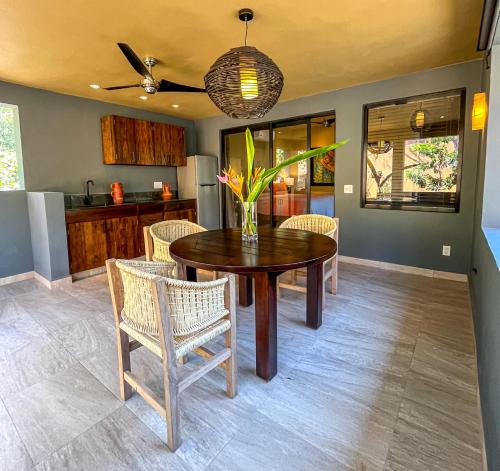 a dining room with a wooden table and chairs at Quinta Viajero in Zipolite