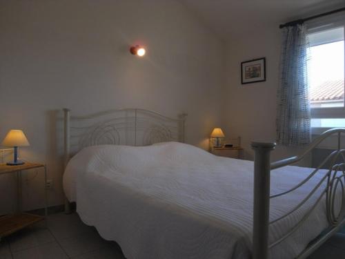 Photo de la galerie de l'établissement Pavillon Climatisé 4 Pièces Avec Piscine & Tennis, Proche Plage et Port à Saint-Cyprien - FR-1-776-10, à Saint-Cyprien