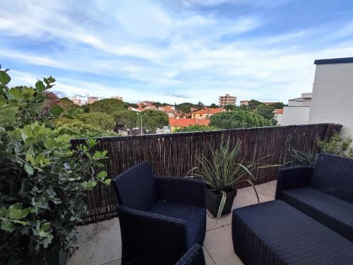 Photo de la galerie de l'établissement Bel Appartement à Argelès, Climatisé, WiFi, Proche Plage et Commerces, Deux Terrasses - FR-1-776-31, à Argelès-sur-Mer