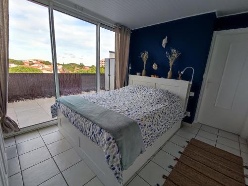 Photo de la galerie de l'établissement Bel Appartement à Argelès, Climatisé, WiFi, Proche Plage et Commerces, Deux Terrasses - FR-1-776-31, à Argelès-sur-Mer