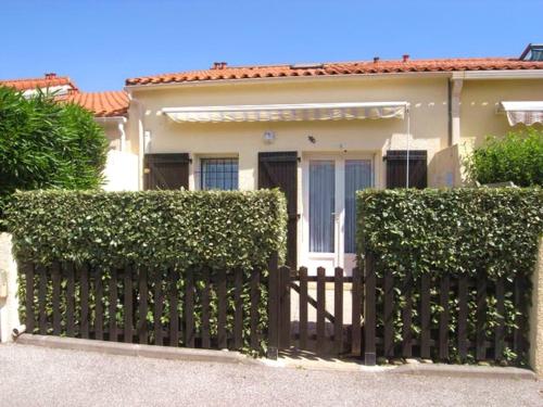 Villa climatisée 5 pers à 600m plage - Terrasse, BBQ, WIFI, animaux ok - FR-1-776-52