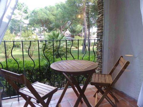 Charmant T2 rénové, proche plage et commerces, balcon, parking, accepte petits animaux - FR-1-776-56