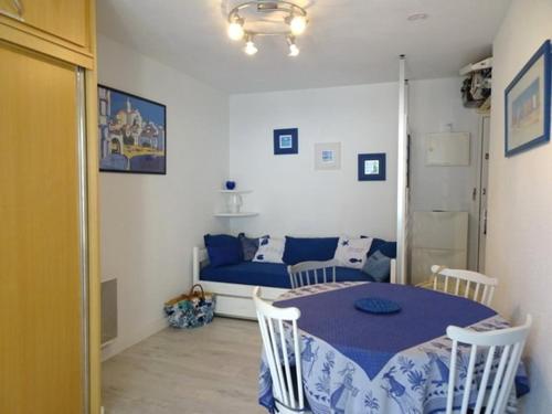 Photo de la galerie de l'établissement Studio Rénové 4 Pers à 500m de la Mer avec Piscine, Tennis et Jardinet Privatif - FR-1-776-58, à Argelès-sur-Mer