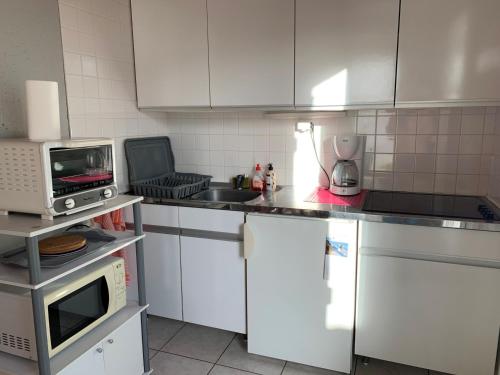 Photo de la galerie de l'établissement Maison conviviale : piscine chauffée, tennis, proche mer - FR-1-231-305, à Bretignolles-sur-Mer