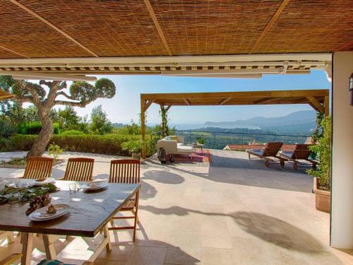 Photo de la galerie de l'établissement Villa provençale rénovée avec piscine, WiFi - FR-1-726-34, à La Croix-Valmer