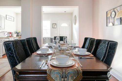 a dining room with a table with glasses and chairs at Comfortable 4 Bedroom Home with City View Near Capitol Hill Washington DC in Washington, D.C.