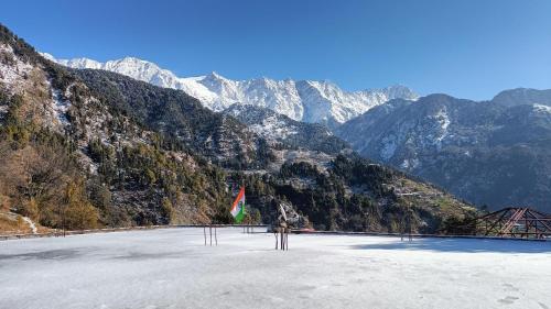 a large field with mountains in the background at Kareri Wayfarer in Kareri
