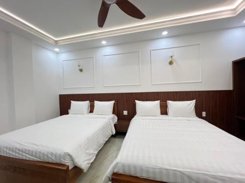 Cama o camas de una habitación en Paris Hotel Châu Đốc