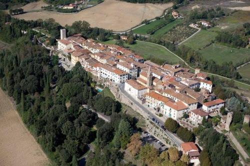 an aerial view of a large building with trees at LA CASA DEL FALEGNAME in Laterina