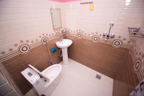 Ranimahal Homestay tesisinde bir banyo