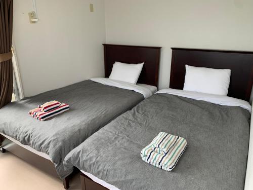 Кровать или кровати в номере コンドミニアムホテルリッカ in Gusukuma