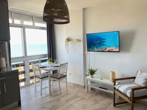 Hermoso estudio vistas al mar