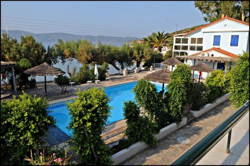 an overhead view of a hotel with a swimming pool at Studios & Appartments Posidonio in Klíma