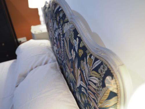 a close up of the head board of a bed at Cent Cinq - unique apartments in the heart of Apt in Apt