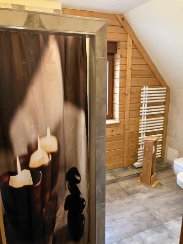 a bathroom with a shower with candles in it at Ferienwohnung am Lehnberg, Familie Richter in Neue Häuser