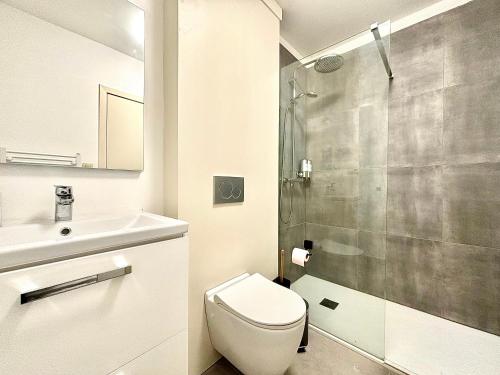a bathroom with a shower and a toilet and a sink at Il Casolare in Beersel