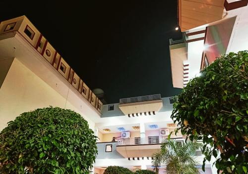 El edificio en el que está el hotel