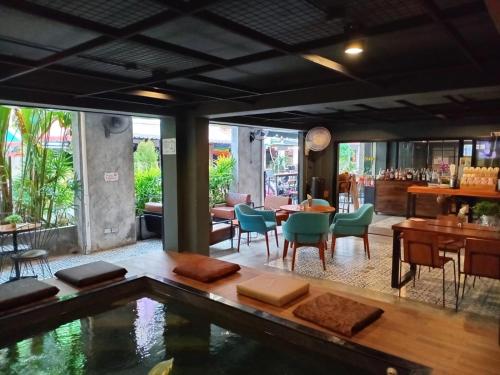Posezení v ubytování BH Baan Paradise Hotel Patong