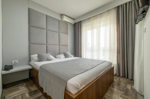 a bedroom with a large bed and a window at Motel Milošević in Bijeljina