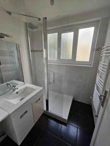 Photo de la galerie de l'établissement Charmant appartement calme*balcon*5 min RER/TGV, à Massy