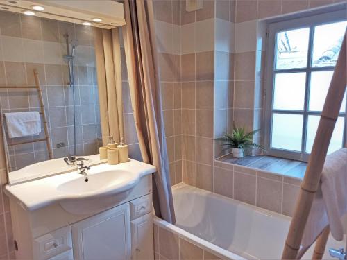 AC - Quiet - Le Colibri, Bright Duplex photo 23