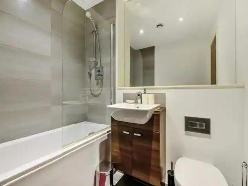 a bathroom with a sink and a shower and a toilet at Pass the Keys Chic Strand Studio in Liverpool