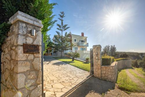 Villa Piedra Acharavi