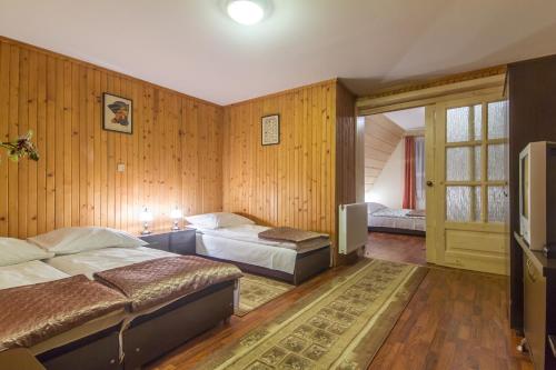 Katil atau katil-katil dalam bilik di Apartamenty Bukowina