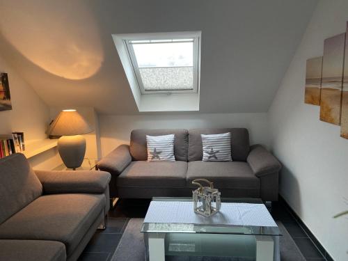 a living room with a couch and a table at TiWu - Ferienwohnungen in Steinhude