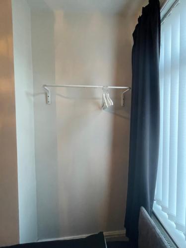 a room with a curtain and a shelf and a window at Dinorwic Lodge in Liverpool