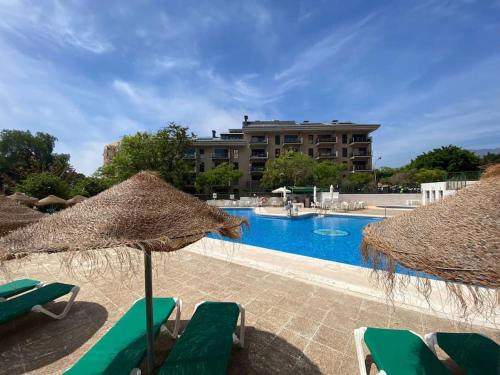 Ático c/vistas, recep 24h, piscinas y parking