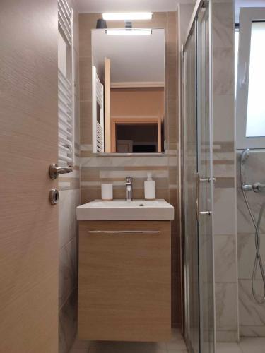 Elegant & Modern Apartment near to Athens Riviera