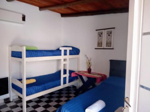 a room with two bunk beds and a table at Mí Santa Guadalupe Esquina ctes in Esquina