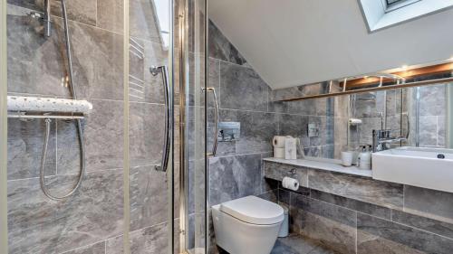 Hillcrest Barn tesisinde bir banyo