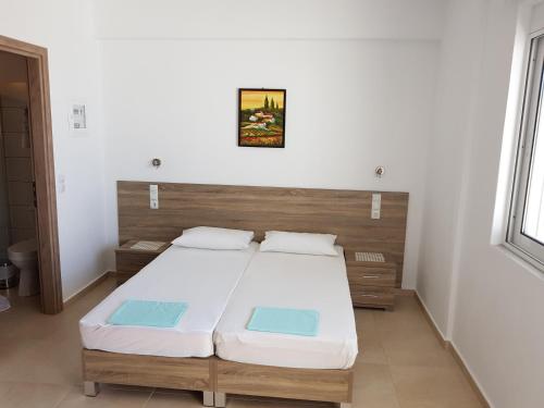 a bedroom with a bed with a wooden headboard at Villa Stephania in Spílion
