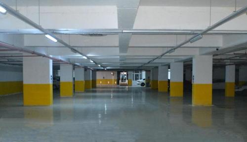 an empty parking garage with yellow and white columns at D&D HOTEL in Nilüfer