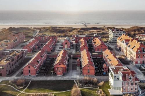 z powietrza widok na miasto z oceanem w obiekcie Woning Oostende - Oosteroever NIEUW w Ostendzie
