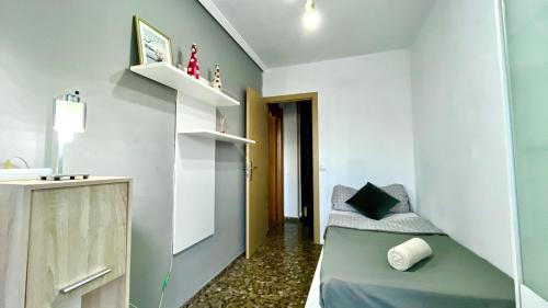 a small room with a bed and a sink at Apartamento Compartido con Vista al Puerto Valencia in Valencia