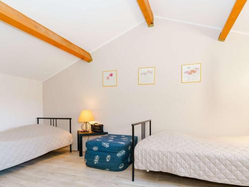 En eller flere senge i et værelse på Villa climatisée 3 pièces pour 4 pers., avec WIFI, parking et piscine - Proche plage - FR-1-409-93