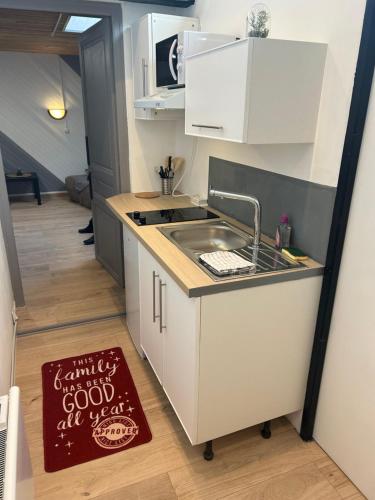 Dapur atau dapur kecil di Au Bouquet Troyen - Wifi - Calme et tranquillité