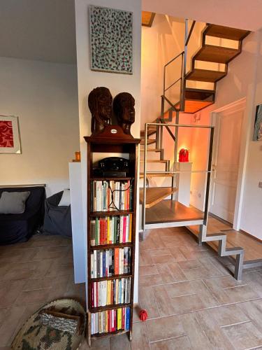 a room with a book shelf filled with dvds at Le Terrazze della Tuscia in Latera
