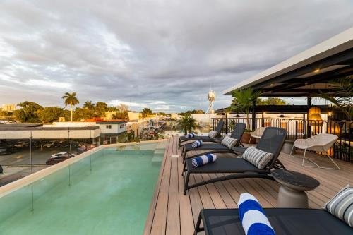 a pool on the roof of a hotel at Casa Continental Hotel Boutique & Suites - Adults Only in Mérida