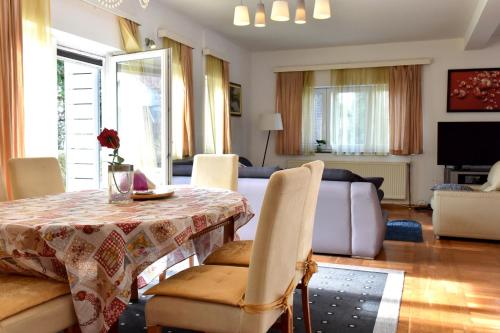 Χώρος καθιστικού στο Deluxe Trsje Apartments