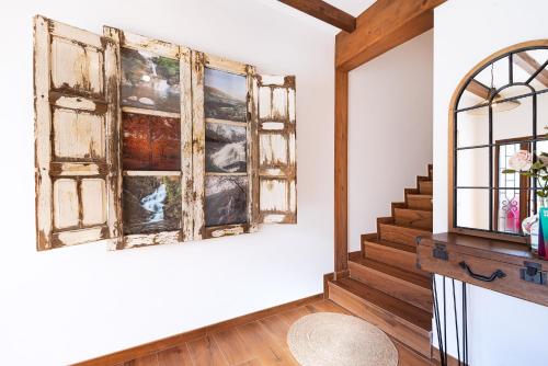 an old window in a room with a staircase at Casa Rural La Chopera del Jerte in Jerte