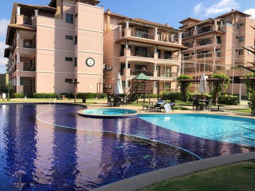 a swimming pool in front of a building at Apto. Beverlly Hills, Próx. Beach Park in Aquiraz