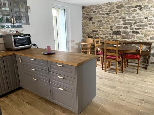 Küche/Küchenzeile in der Unterkunft Maison lumineuse entre mer et campagne 6 personnes