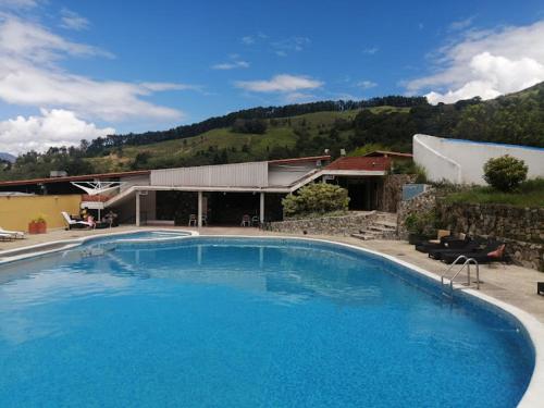 Bazén v ubytování Hotel La Pedregosa nebo v jeho okolí