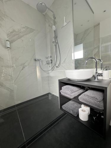 Ванна кімната в 3-LIVING Apartment Houses