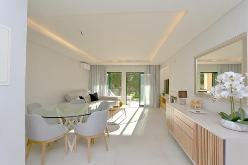 Birdie Bliss Apartment - CleverDetails - Sleeps 4 Adults and 1 Child